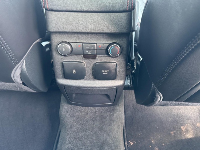 Ford Explorer Vehicle Full-screen Gallery Image 17