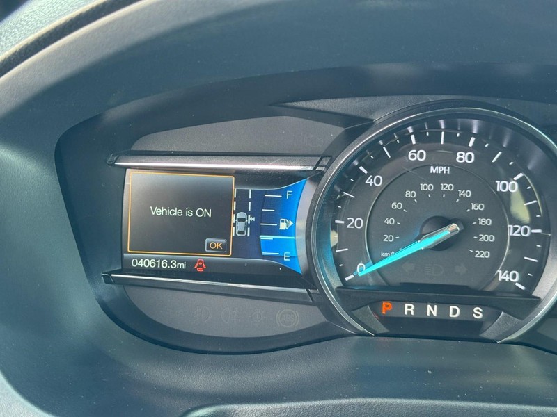 Ford Explorer Vehicle Full-screen Gallery Image 21