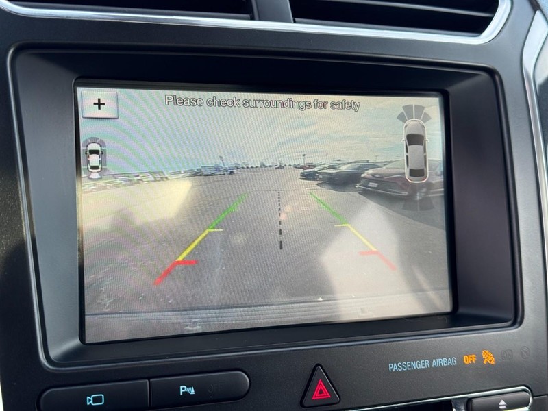 Ford Explorer Vehicle Full-screen Gallery Image 23