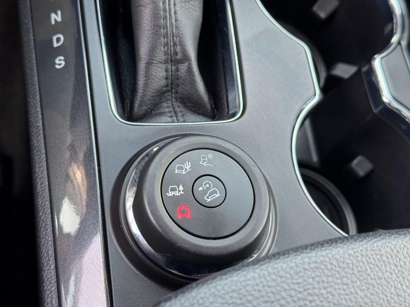 Ford Explorer Vehicle Full-screen Gallery Image 25