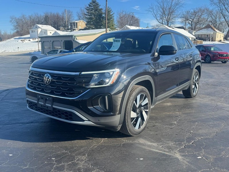 Volkswagen Atlas Cross Sport Vehicle Image 02