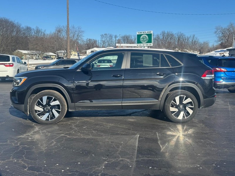 Volkswagen Atlas Cross Sport Vehicle Image 03