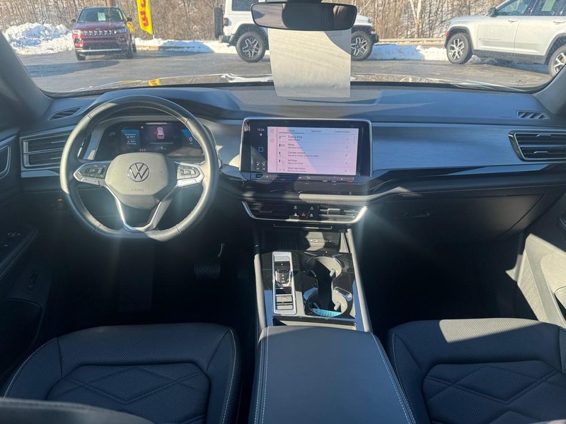 Volkswagen Atlas Cross Sport Vehicle Image 09