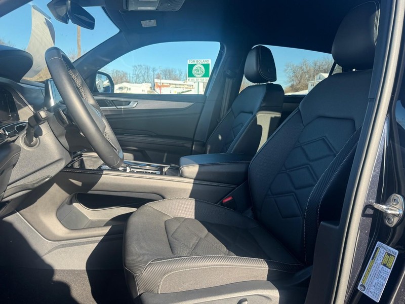 Volkswagen Atlas Cross Sport Vehicle Image 10