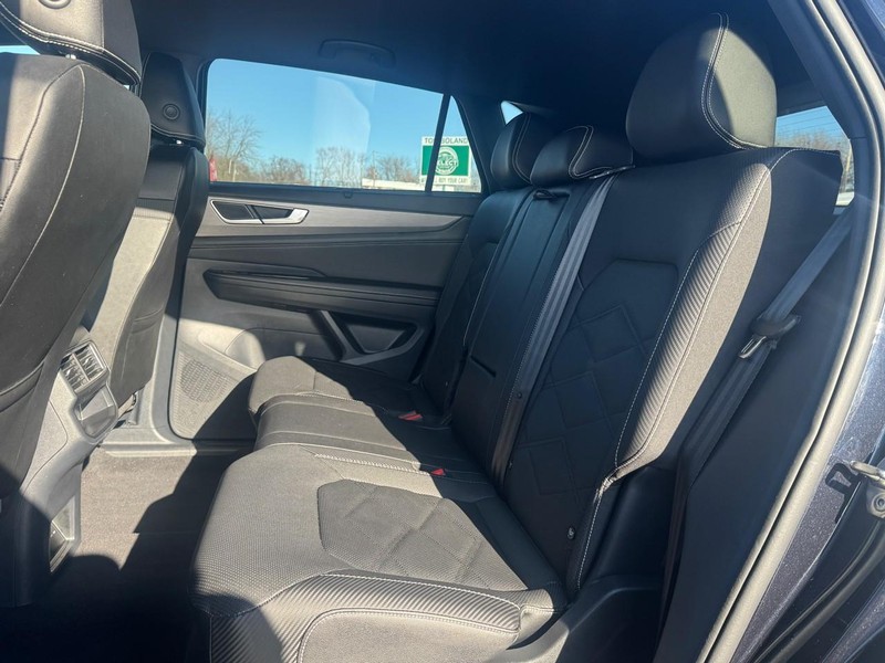 Volkswagen Atlas Cross Sport Vehicle Image 11