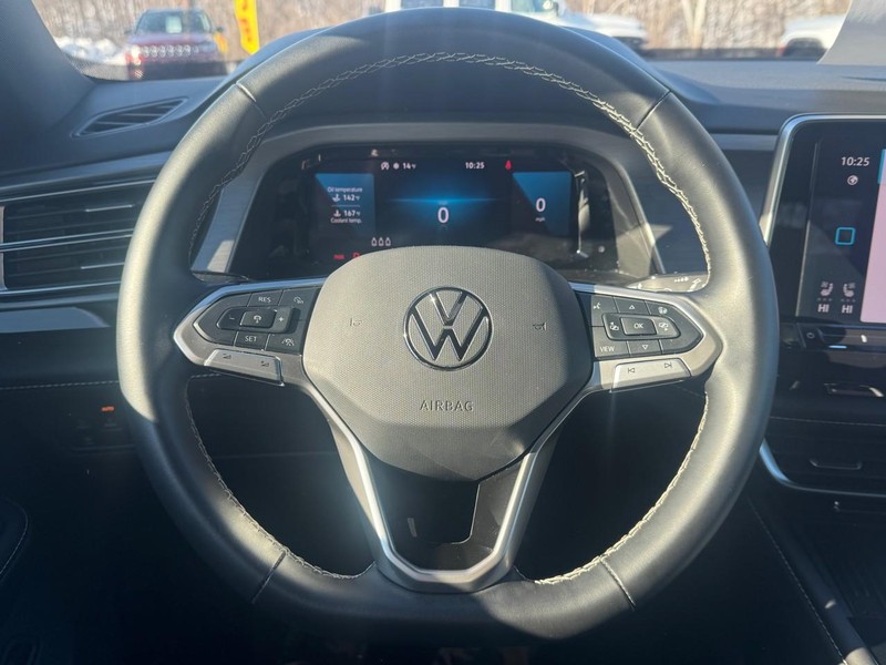 Volkswagen Atlas Cross Sport Vehicle Image 13