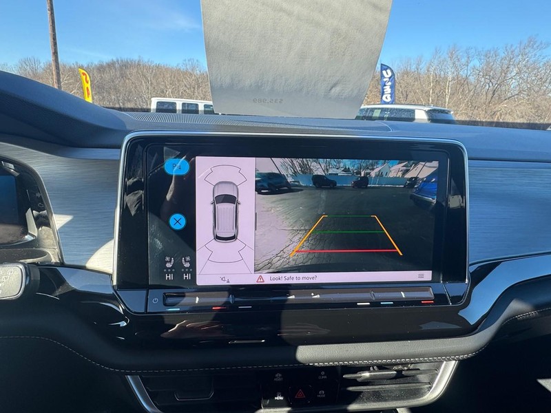 Volkswagen Atlas Cross Sport Vehicle Image 18