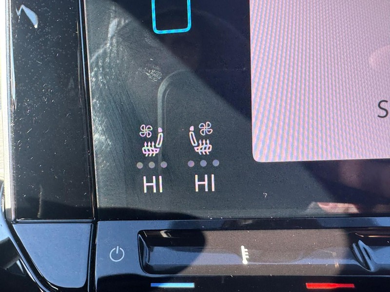 Volkswagen Atlas Cross Sport Vehicle Image 21