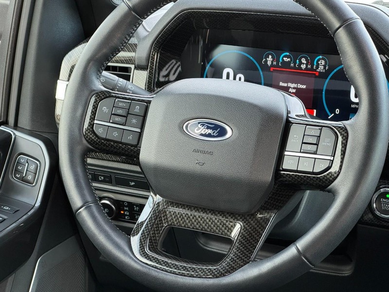 Ford F-150 Vehicle Full-screen Gallery Image 11
