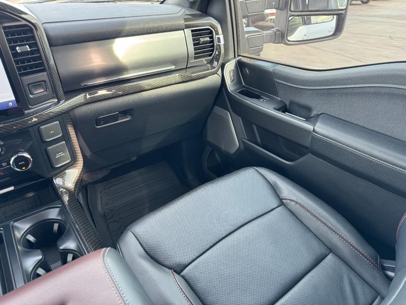 Ford F-150 Vehicle Full-screen Gallery Image 14