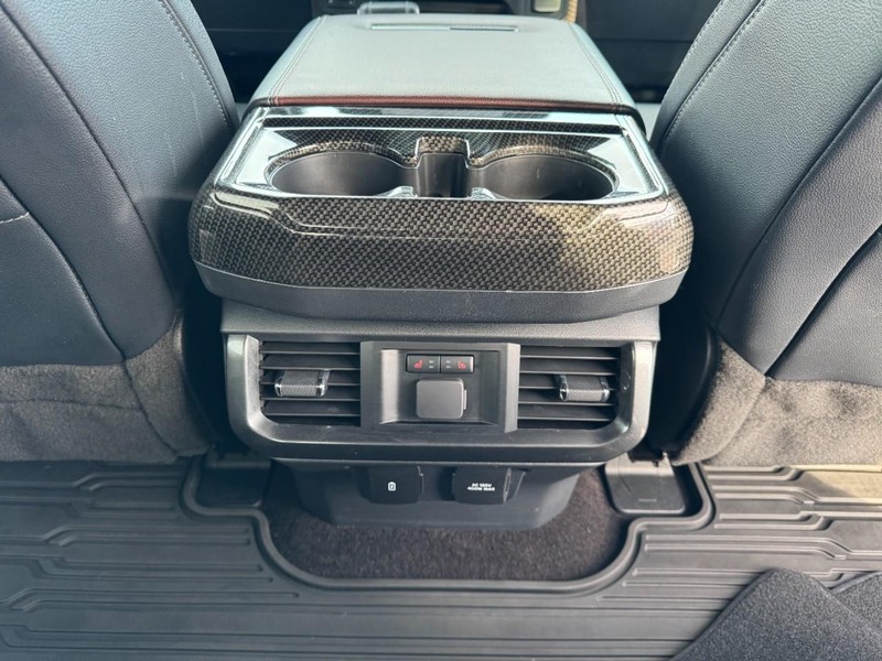 Ford F-150 Vehicle Full-screen Gallery Image 15