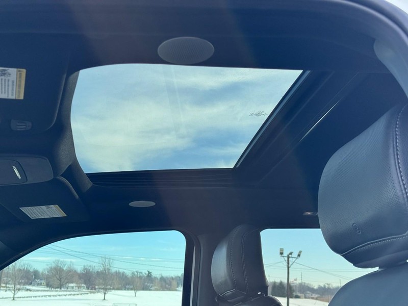 Ford F-150 Vehicle Full-screen Gallery Image 16