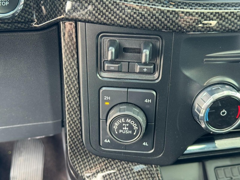 Ford F-150 Vehicle Full-screen Gallery Image 24