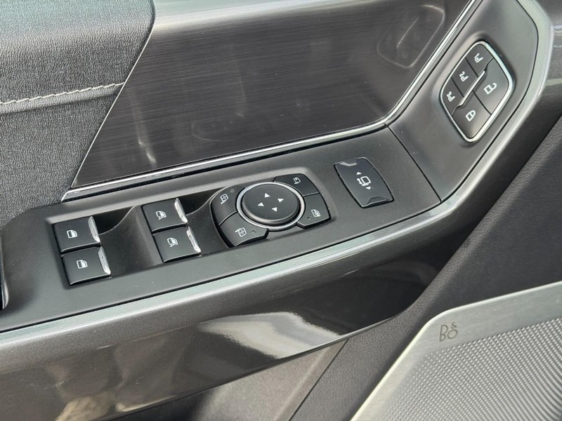 Ford F-150 Vehicle Full-screen Gallery Image 27