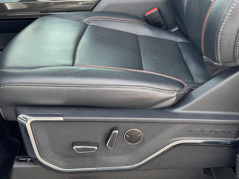 Ford F-150 Vehicle Full-screen Gallery Image 28