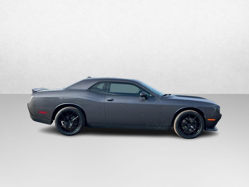 Dodge Challenger Vehicle Full-screen Gallery Image 02