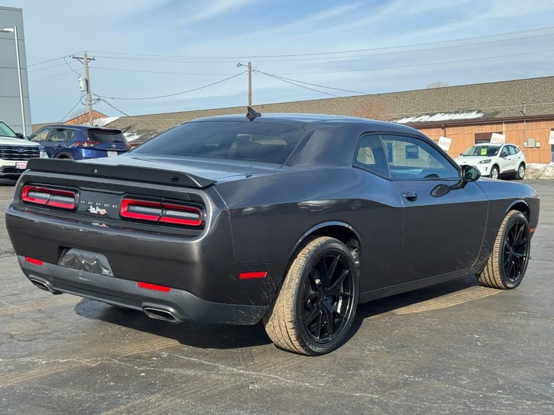 Dodge Challenger Vehicle Full-screen Gallery Image 03