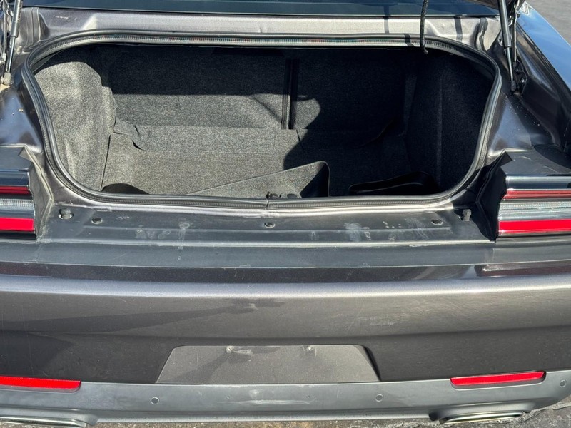 Dodge Challenger Vehicle Full-screen Gallery Image 04