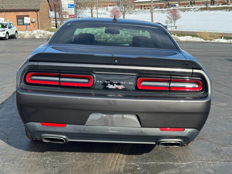 Dodge Challenger Vehicle Full-screen Gallery Image 05