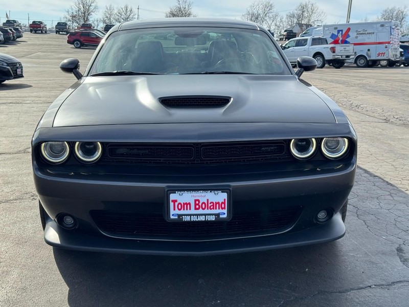 Dodge Challenger Vehicle Full-screen Gallery Image 09