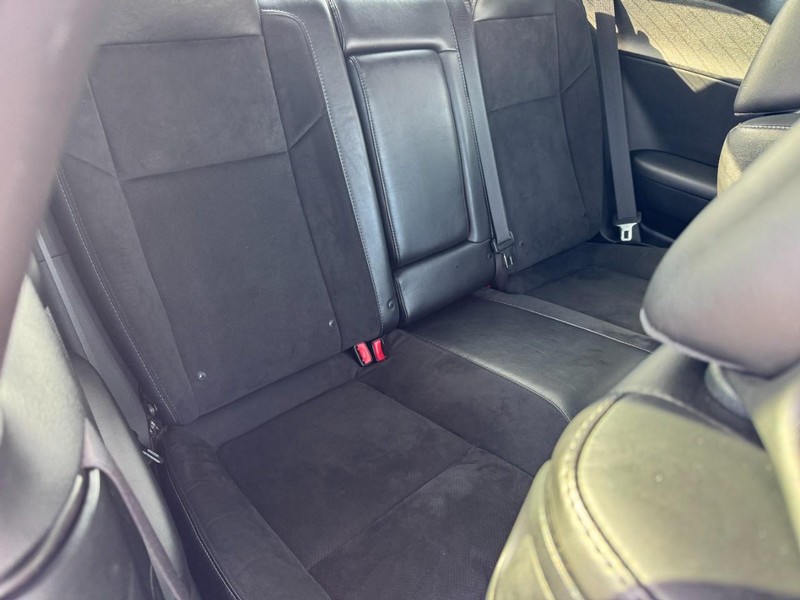 Dodge Challenger Vehicle Full-screen Gallery Image 10