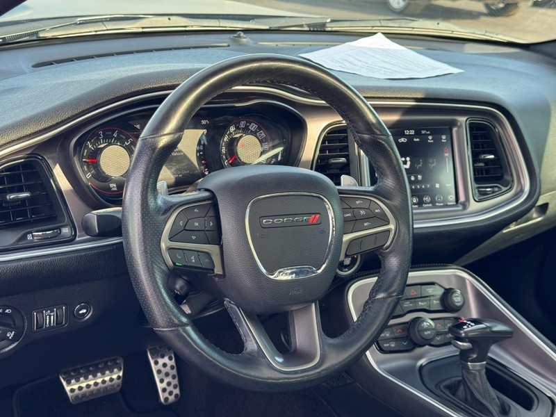 Dodge Challenger Vehicle Full-screen Gallery Image 12