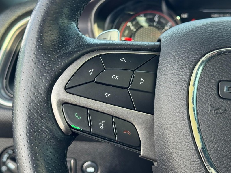 Dodge Challenger Vehicle Full-screen Gallery Image 16