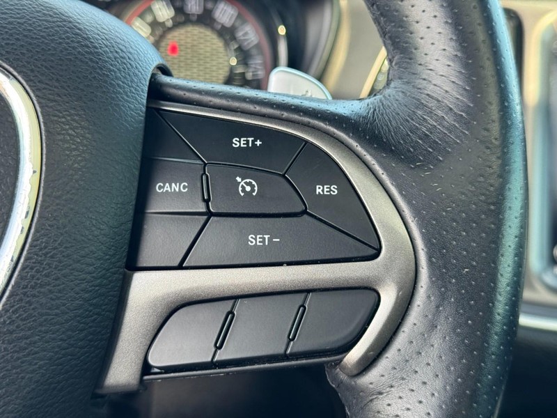 Dodge Challenger Vehicle Full-screen Gallery Image 17