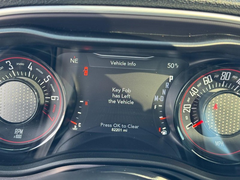 Dodge Challenger Vehicle Full-screen Gallery Image 18