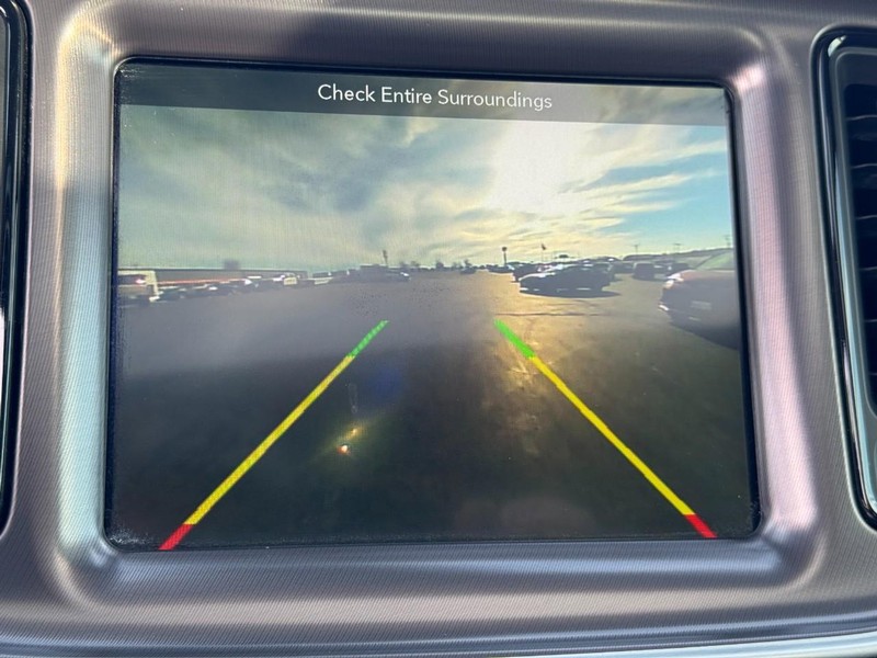 Dodge Challenger Vehicle Full-screen Gallery Image 19