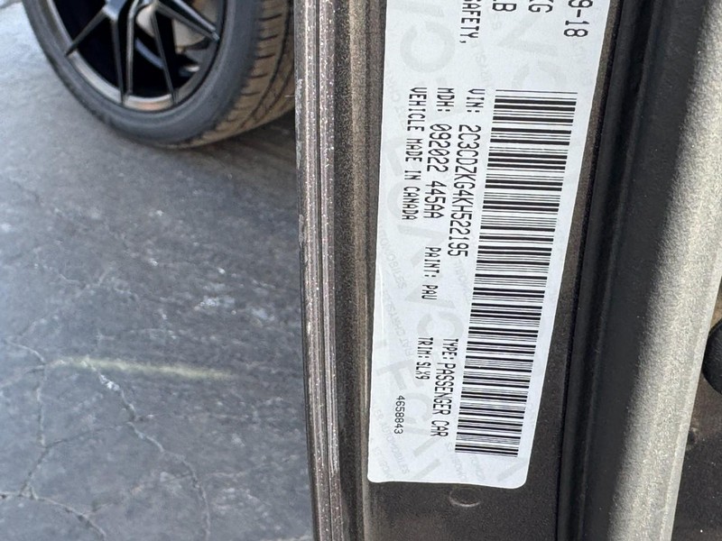 Dodge Challenger Vehicle Full-screen Gallery Image 23