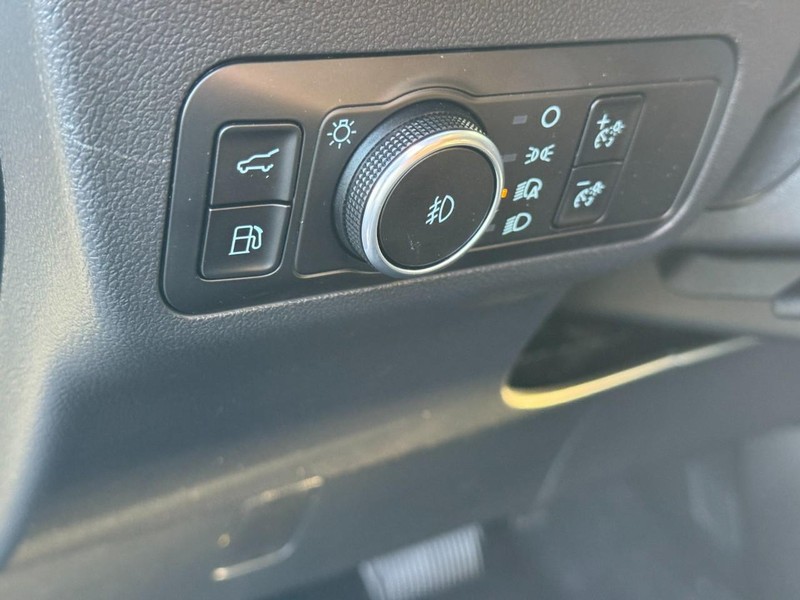 Ford Escape Vehicle Image 11