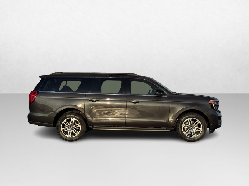 Ford Expedition Max Vehicle Full-screen Gallery Image 02