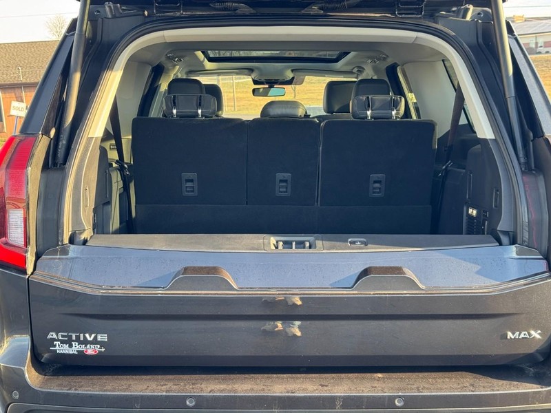 Ford Expedition Max Vehicle Full-screen Gallery Image 04