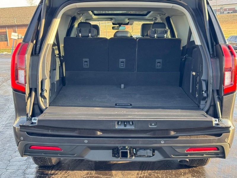 Ford Expedition Max Vehicle Full-screen Gallery Image 05