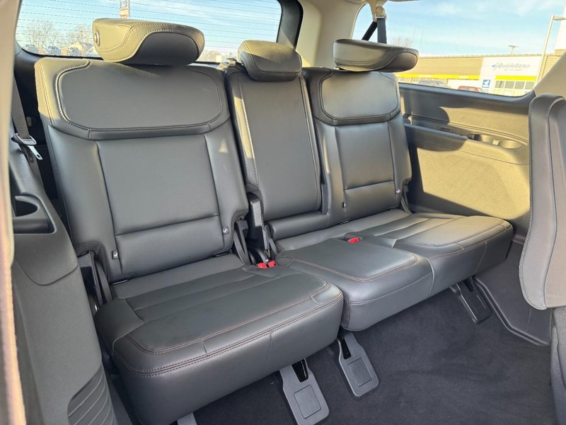 Ford Expedition Max Vehicle Full-screen Gallery Image 12