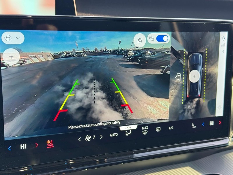 Ford Expedition Max Vehicle Full-screen Gallery Image 23