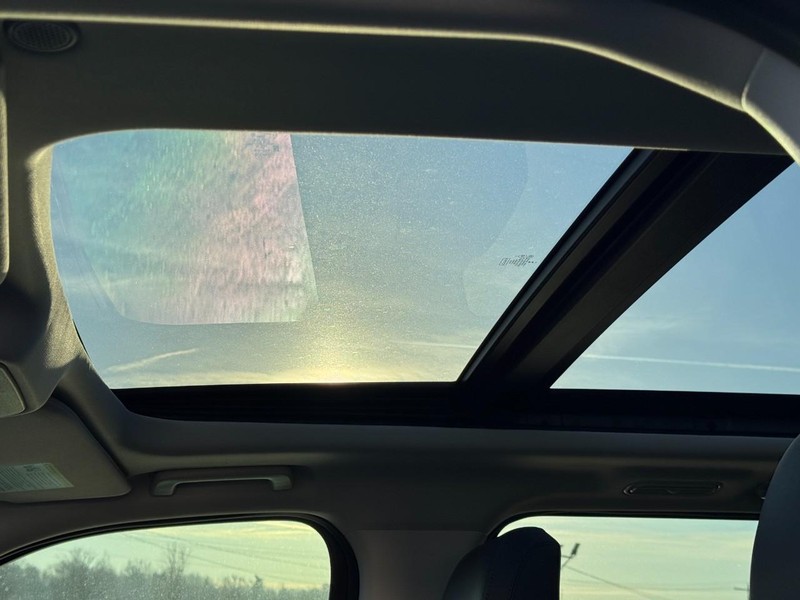 Ford Expedition Max Vehicle Full-screen Gallery Image 26