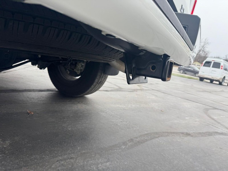 Nissan Titan Vehicle Image 09