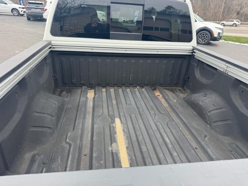 Nissan Titan Vehicle Image 10