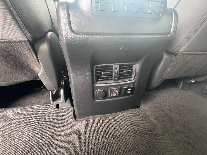 Nissan Titan Vehicle Image 14