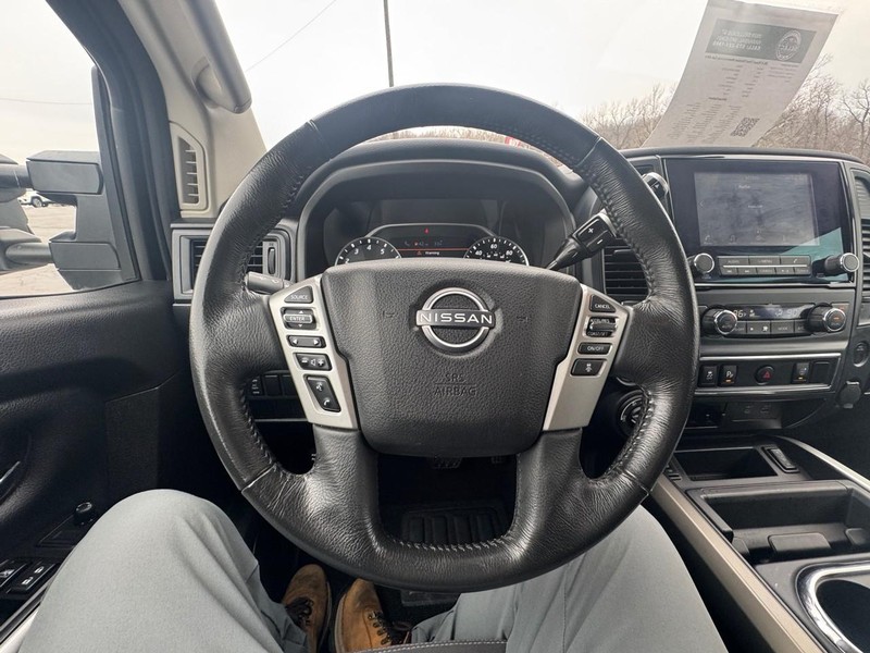 Nissan Titan Vehicle Image 15