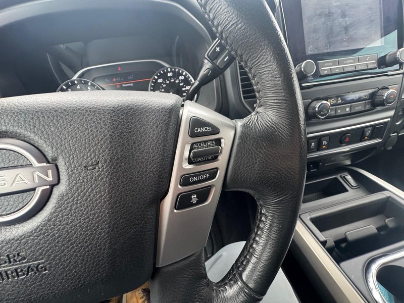 Nissan Titan Vehicle Image 16