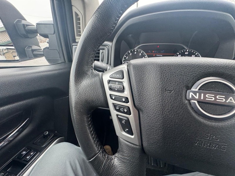 Nissan Titan Vehicle Image 17