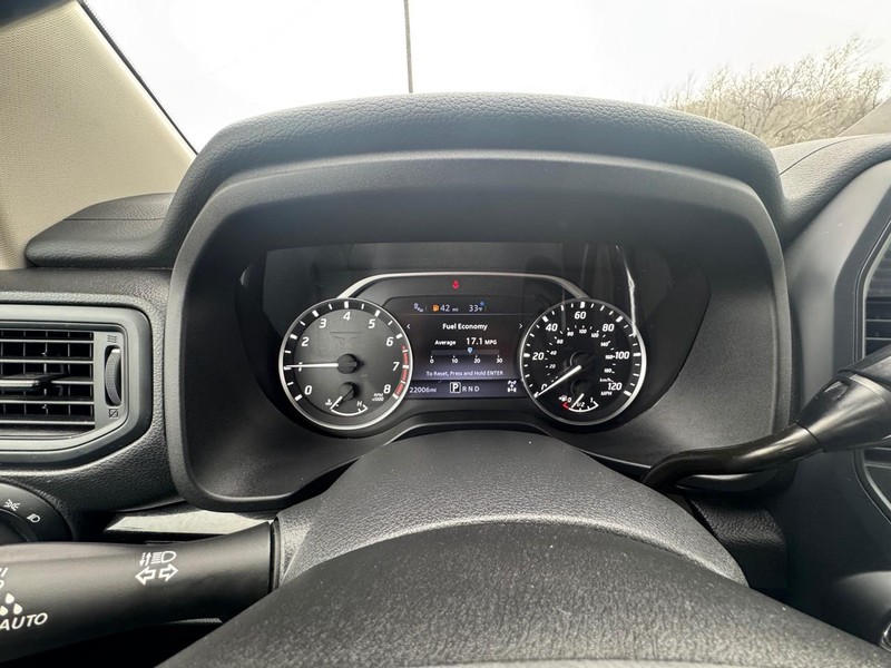 Nissan Titan Vehicle Image 18