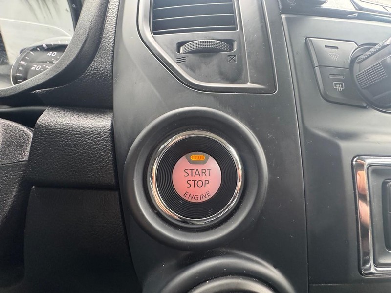 Nissan Titan Vehicle Image 20