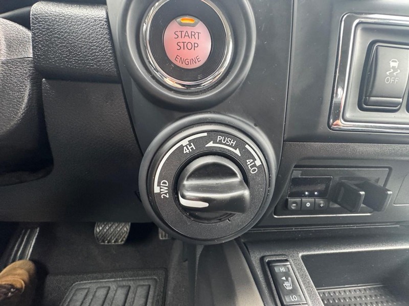 Nissan Titan Vehicle Image 21