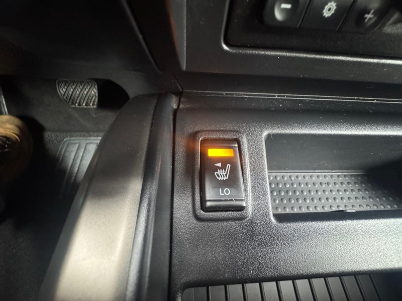 Nissan Titan Vehicle Image 24