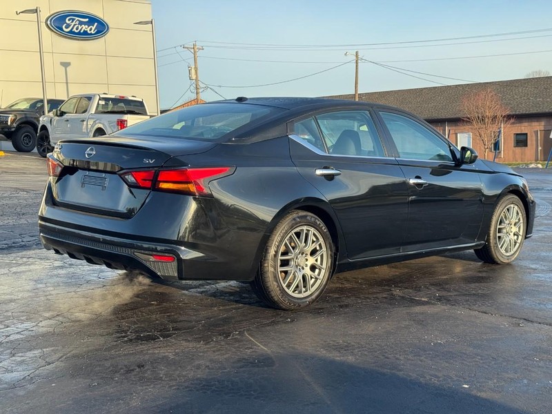 Nissan Altima Vehicle Image 03