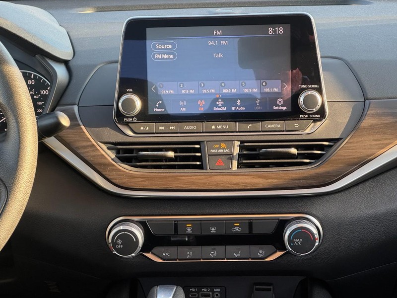 Nissan Altima Vehicle Image 12